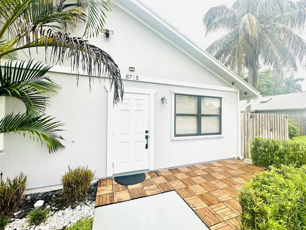 8715 SOL TERRACE West Palm Beach, FL 33403
