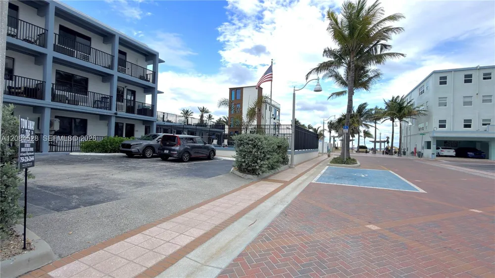 321 Wilson St #A105 Hollywood, FL 33019