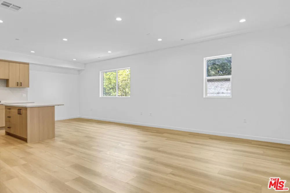 10826 Hesby Street North Hollywood, CA 91601
