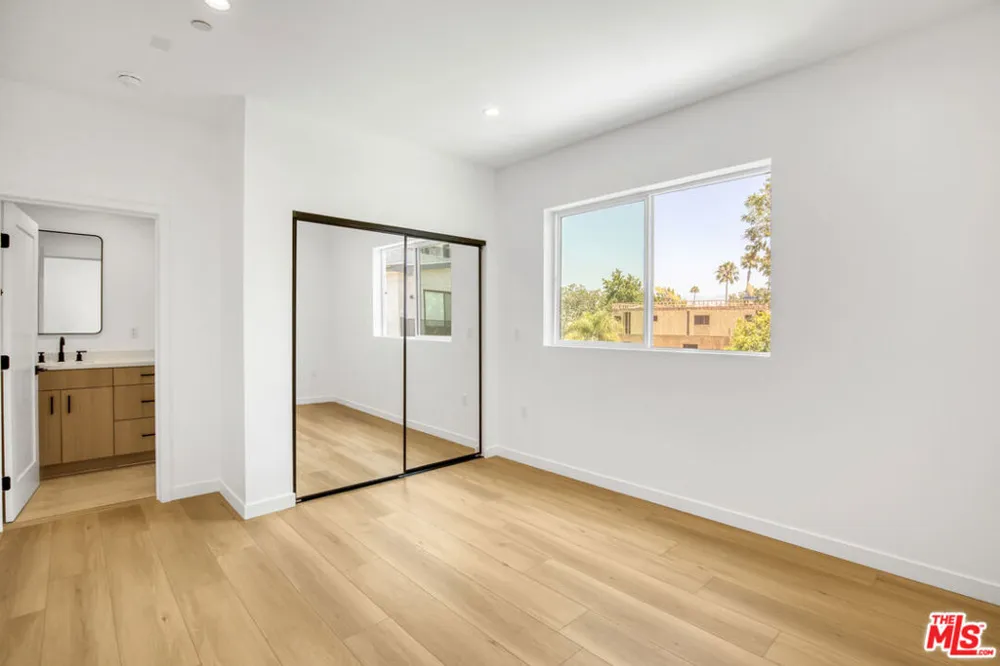 10826 Hesby Street North Hollywood, CA 91601