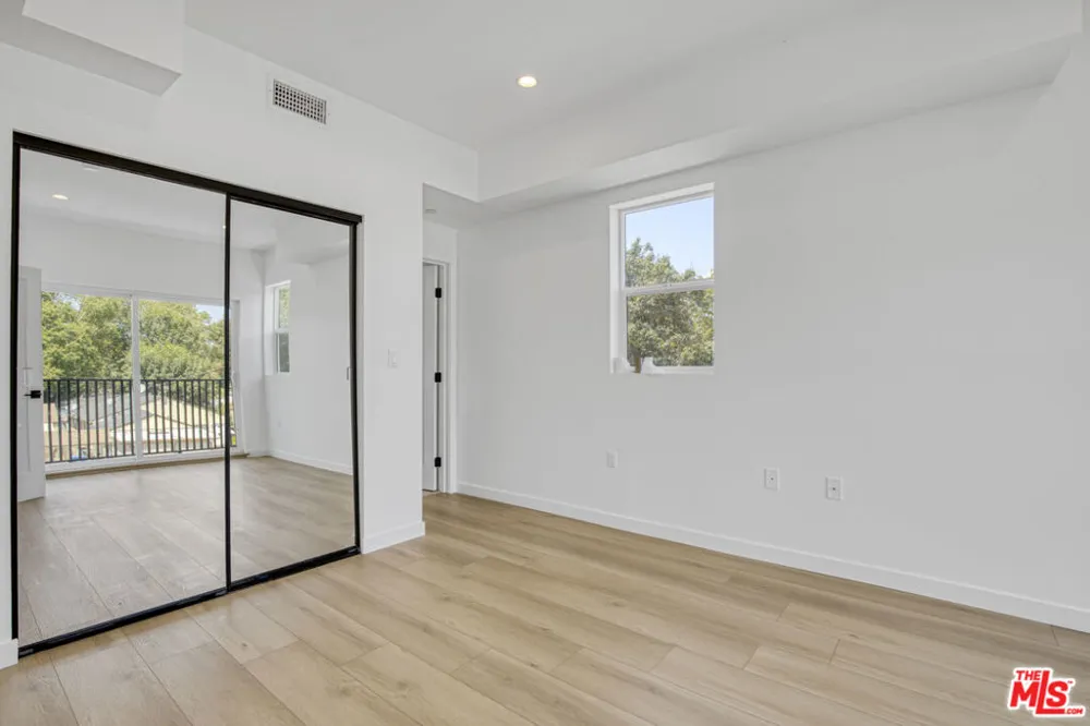 10826 Hesby Street North Hollywood, CA 91601