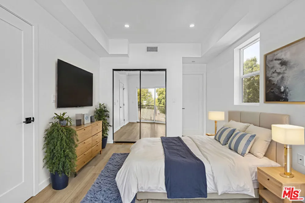 10826 Hesby Street North Hollywood, CA 91601