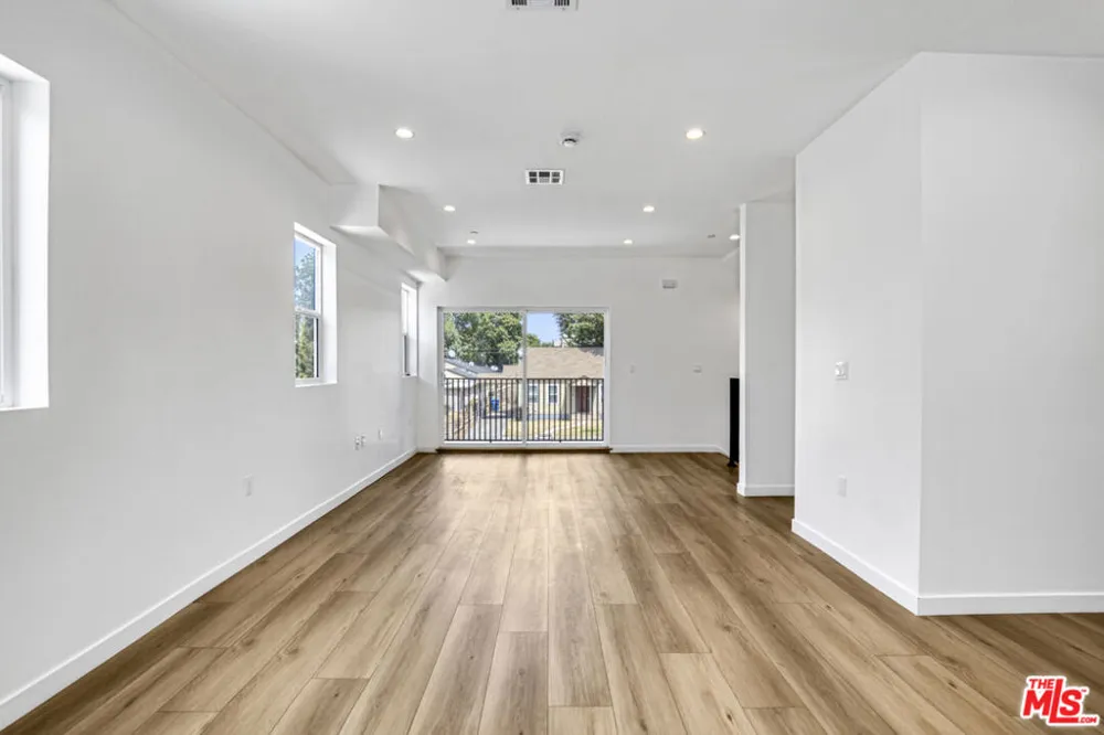 10826 Hesby Street North Hollywood, CA 91601