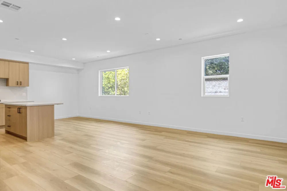 10826 Hesby Street North Hollywood, CA 91601
