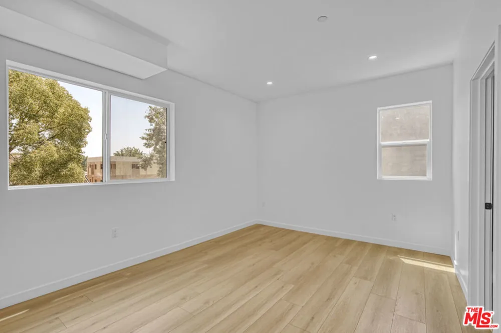 10826 Hesby Street North Hollywood, CA 91601