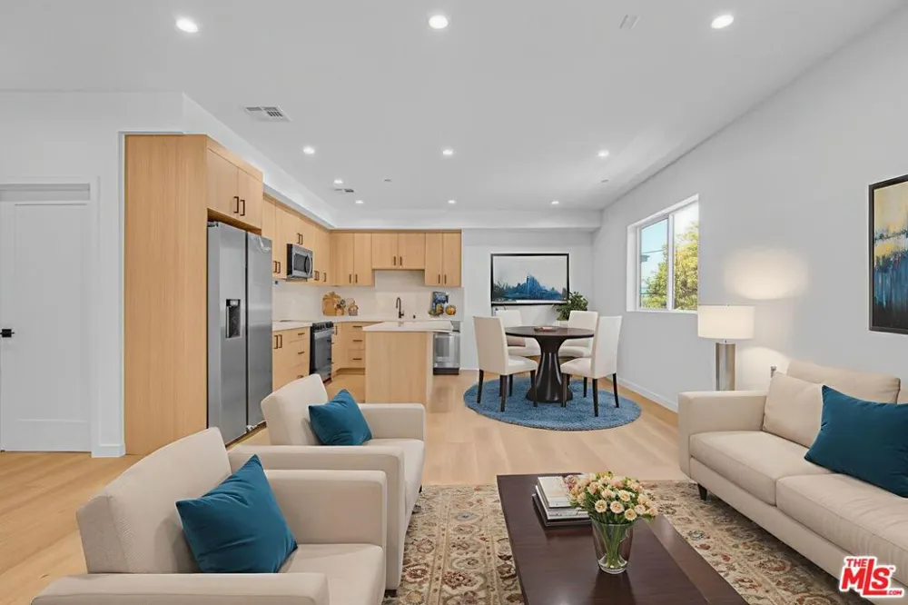 10826 Hesby Street North Hollywood, CA 91601