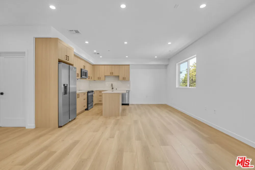 10826 Hesby Street North Hollywood, CA 91601
