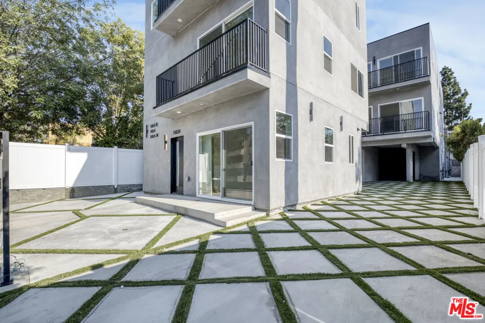 10826 Hesby Street North Hollywood, CA 91601