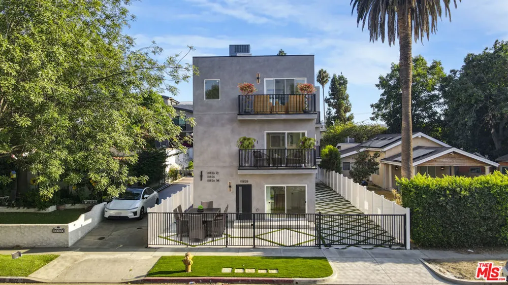 10826 Hesby Street North Hollywood, CA 91601