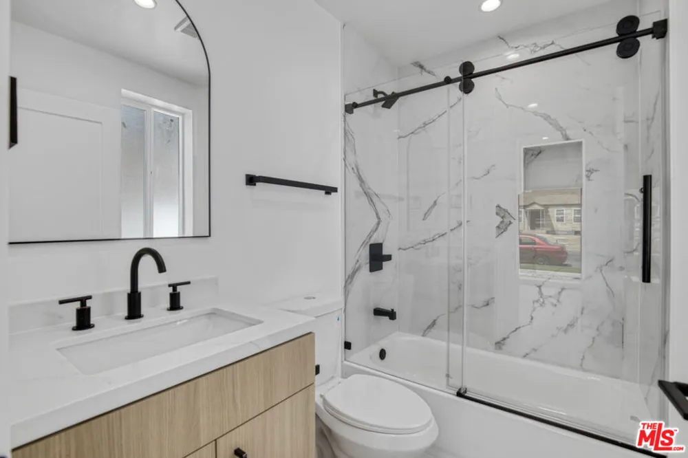 10826 Hesby Street North Hollywood, CA 91601