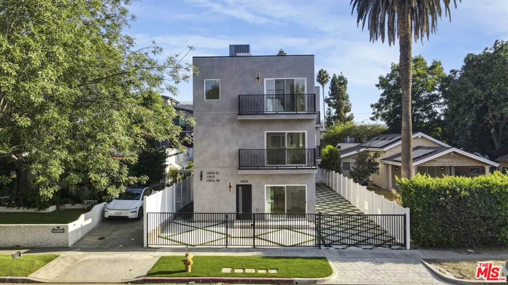 10826 Hesby Street North Hollywood, CA 91601