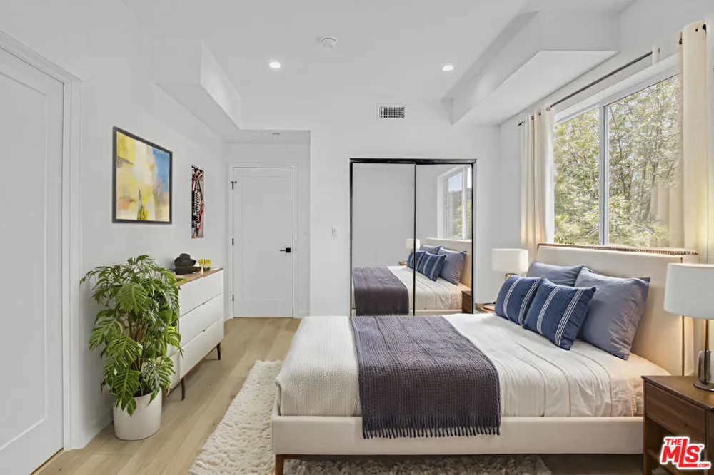 10826 Hesby Street North Hollywood, CA 91601