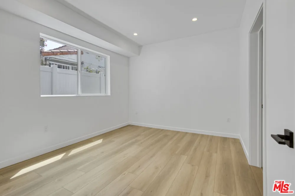 10826 Hesby Street North Hollywood, CA 91601