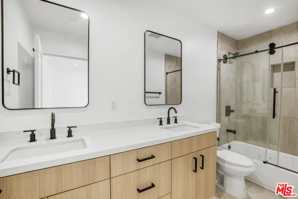 10826 Hesby Street North Hollywood, CA 91601