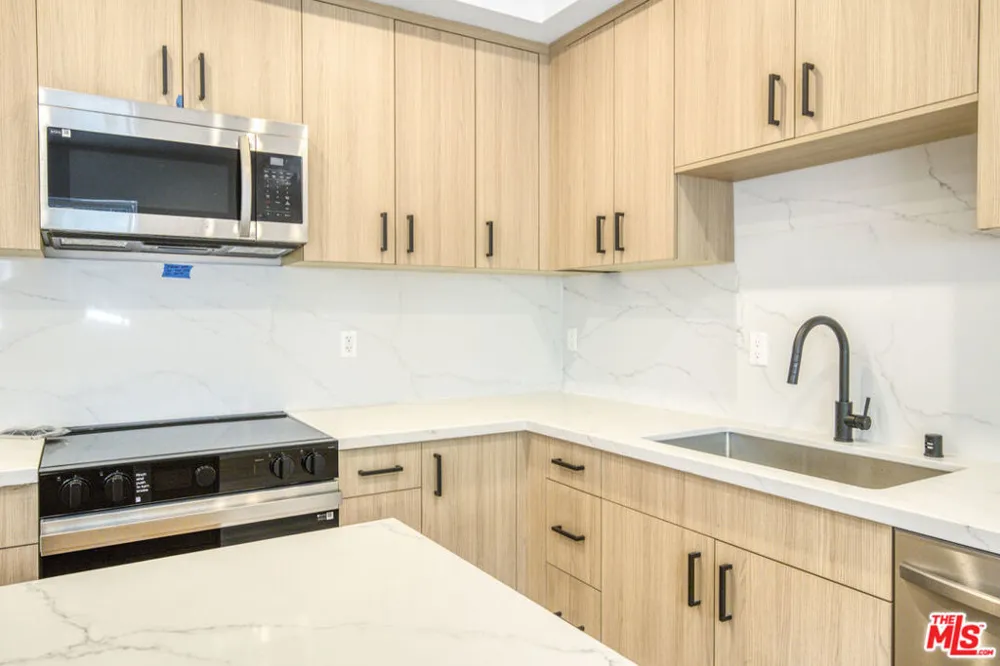10826 Hesby Street North Hollywood, CA 91601