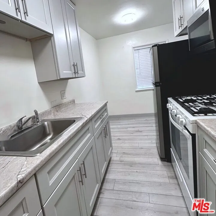 11223 Emelita Street #1/4 Los Angeles, CA 91601