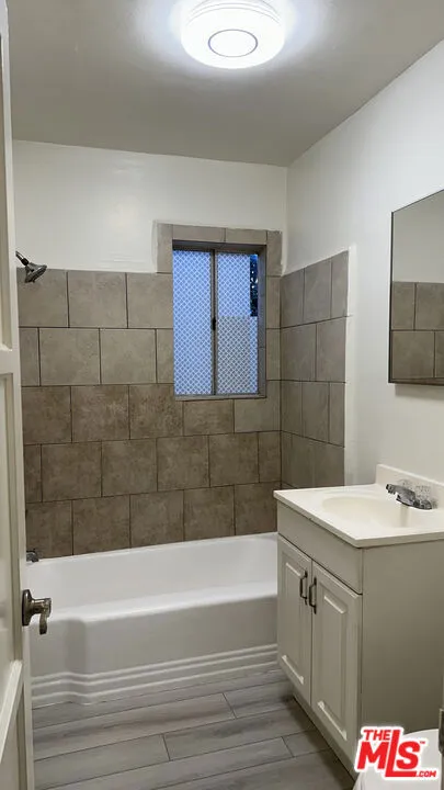 11223 Emelita Street #1/4 Los Angeles, CA 91601