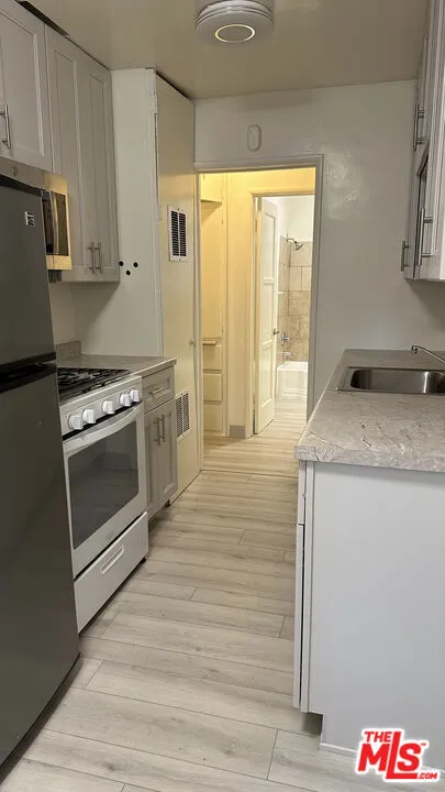 11223 Emelita Street #1/4 Los Angeles, CA 91601