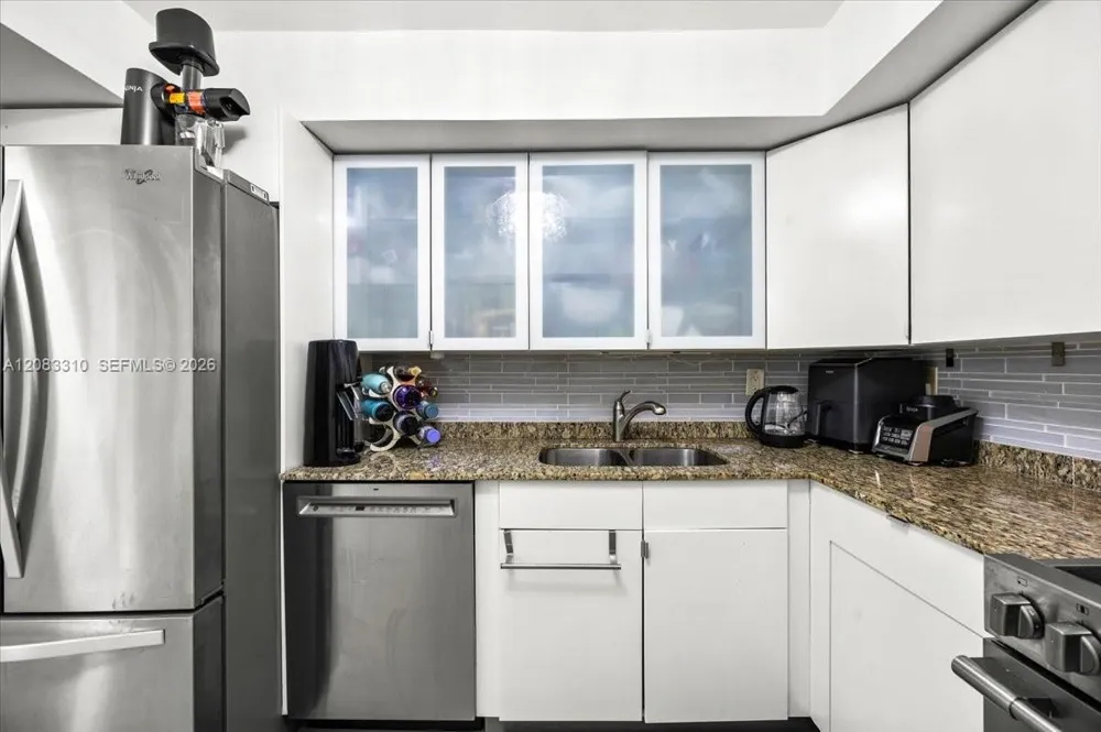 800 Parkview Dr #709 Hallandale Beach, FL 33009