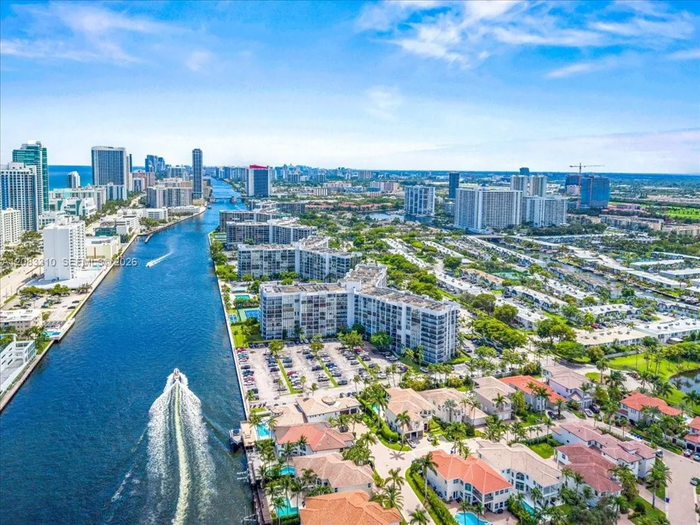 800 Parkview Dr #709 Hallandale Beach, FL 33009