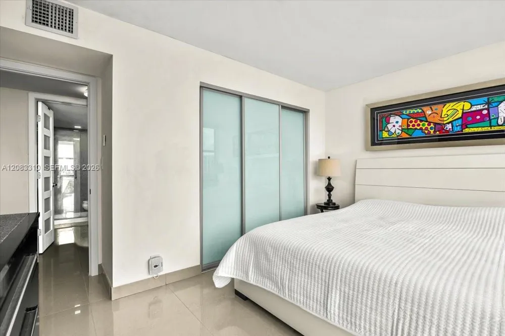 800 Parkview Dr #709 Hallandale Beach, FL 33009