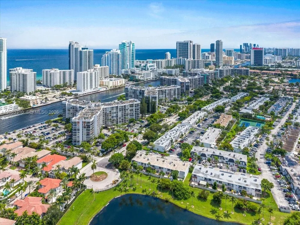 800 Parkview Dr #709 Hallandale Beach, FL 33009