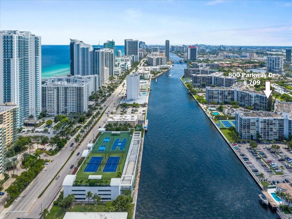 800 Parkview Dr #709 Hallandale Beach, FL 33009