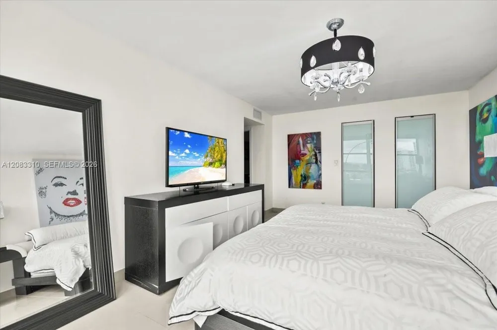 800 Parkview Dr #709 Hallandale Beach, FL 33009