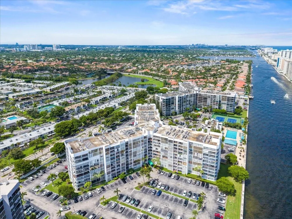 800 Parkview Dr #709 Hallandale Beach, FL 33009