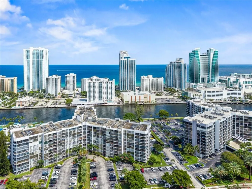 800 Parkview Dr #709 Hallandale Beach, FL 33009