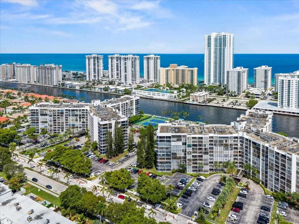 800 Parkview Dr #709 Hallandale Beach, FL 33009