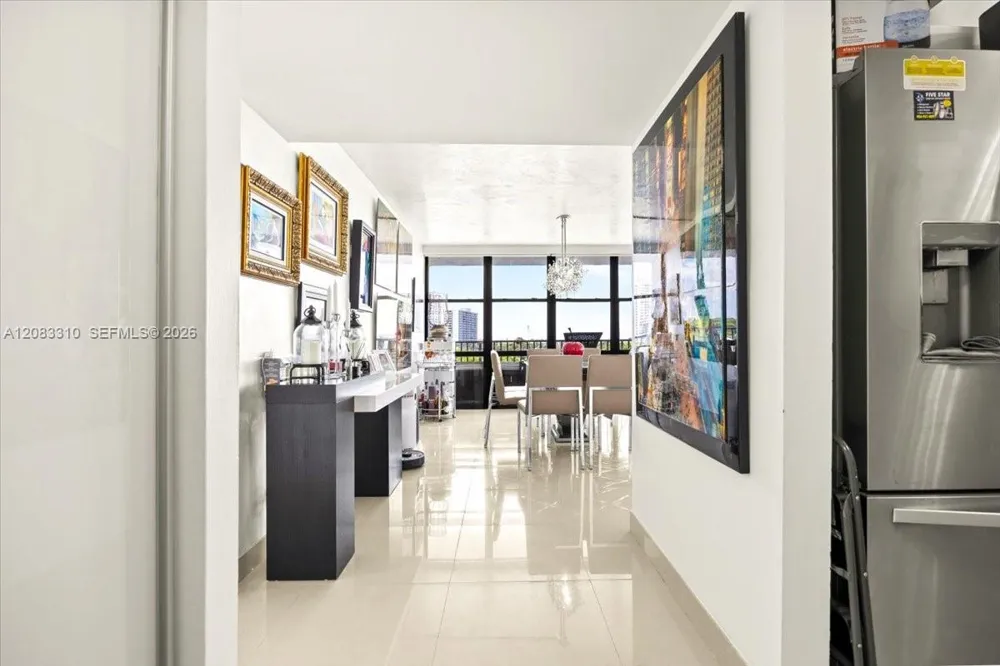 800 Parkview Dr #709 Hallandale Beach, FL 33009