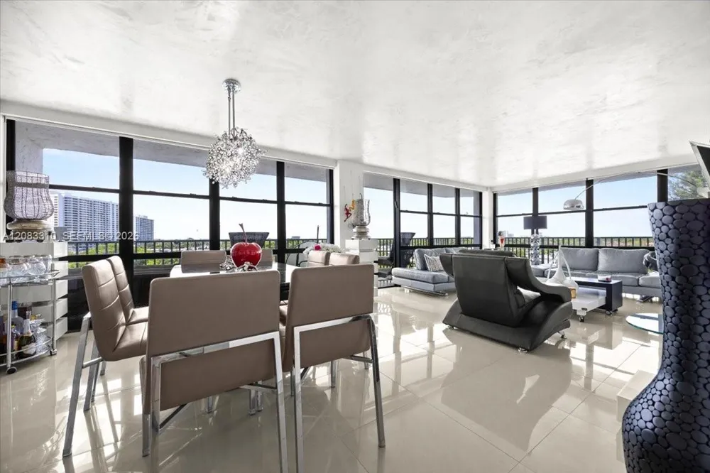 800 Parkview Dr #709 Hallandale Beach, FL 33009