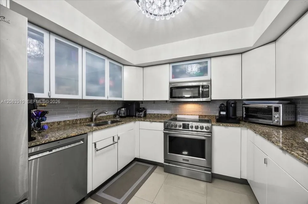 800 Parkview Dr #709 Hallandale Beach, FL 33009