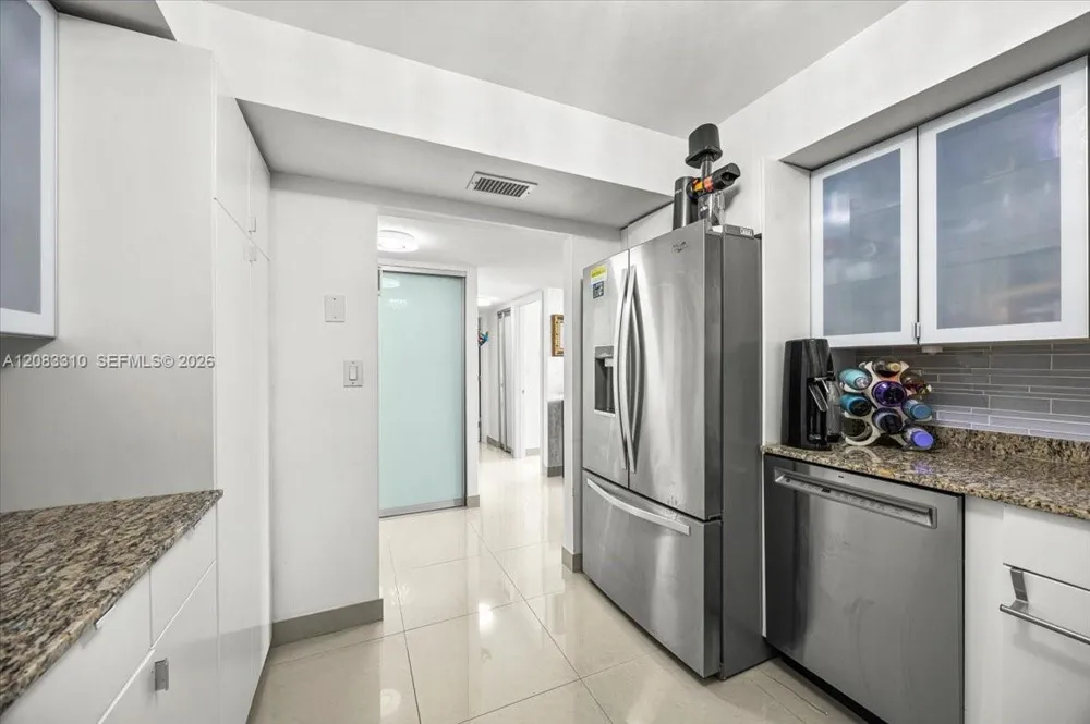 800 Parkview Dr #709 Hallandale Beach, FL 33009