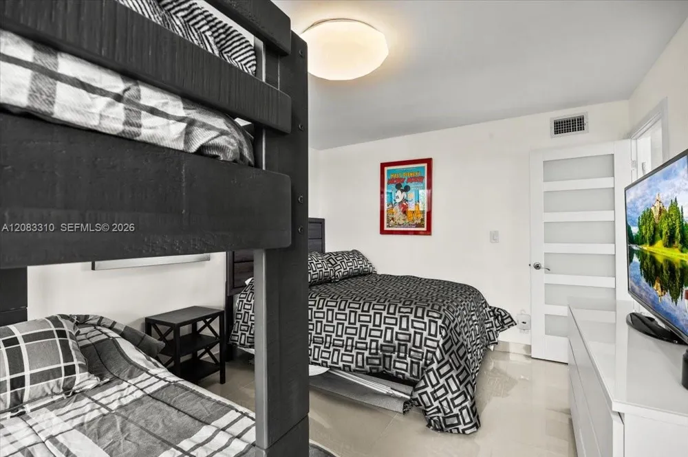 800 Parkview Dr #709 Hallandale Beach, FL 33009