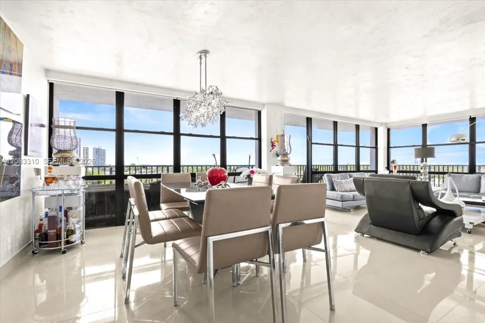 800 Parkview Dr #709 Hallandale Beach, FL 33009