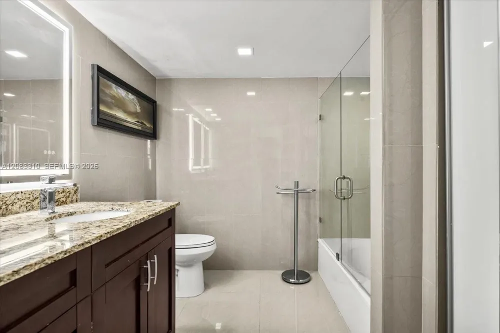 800 Parkview Dr #709 Hallandale Beach, FL 33009