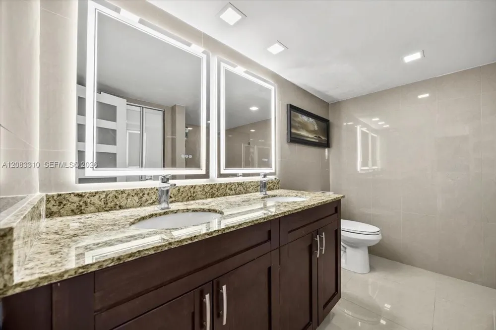 800 Parkview Dr #709 Hallandale Beach, FL 33009