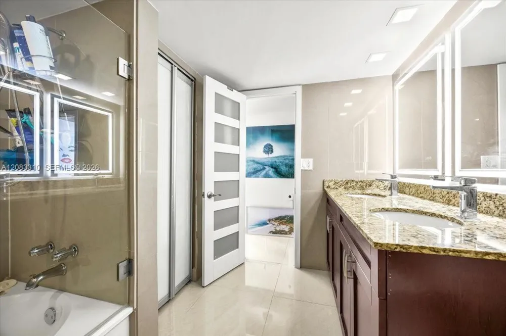 800 Parkview Dr #709 Hallandale Beach, FL 33009