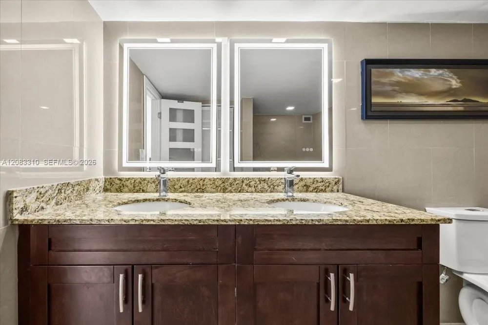 800 Parkview Dr #709 Hallandale Beach, FL 33009