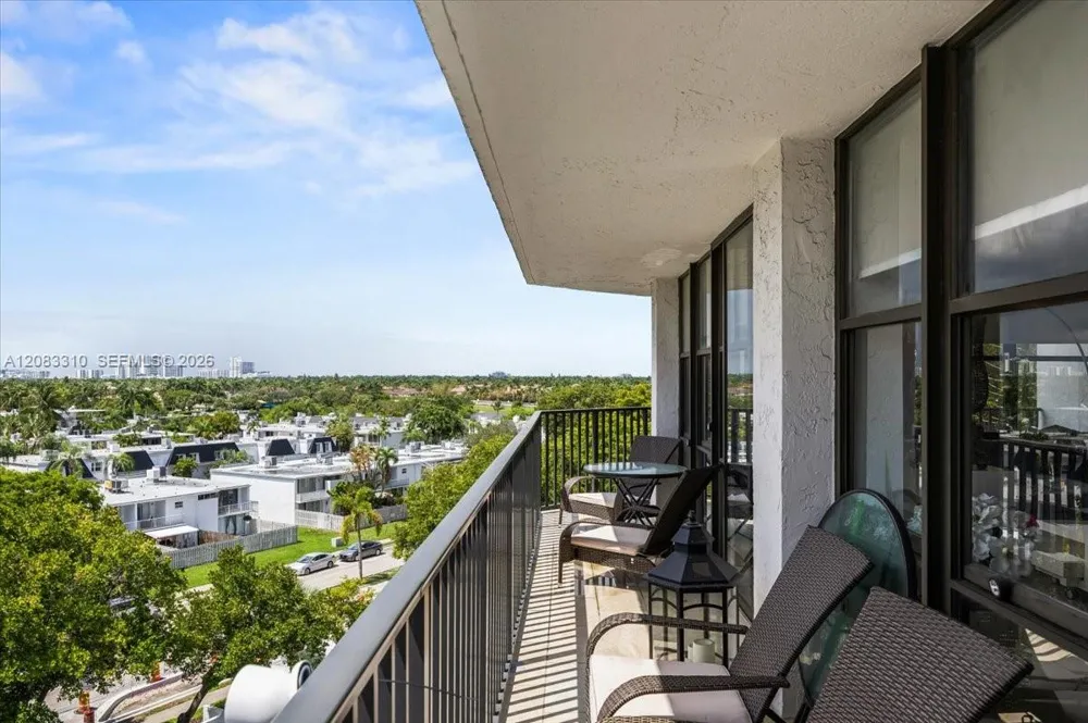 800 Parkview Dr #709 Hallandale Beach, FL 33009