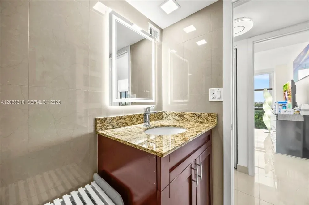 800 Parkview Dr #709 Hallandale Beach, FL 33009