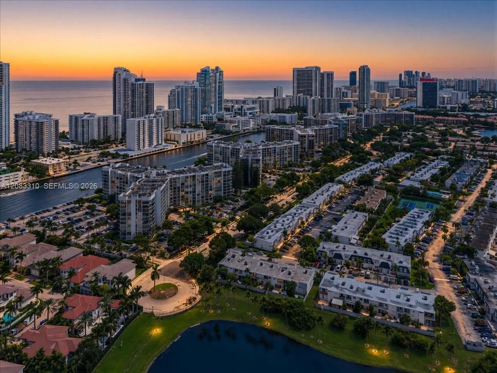 800 Parkview Dr #709 Hallandale Beach, FL 33009
