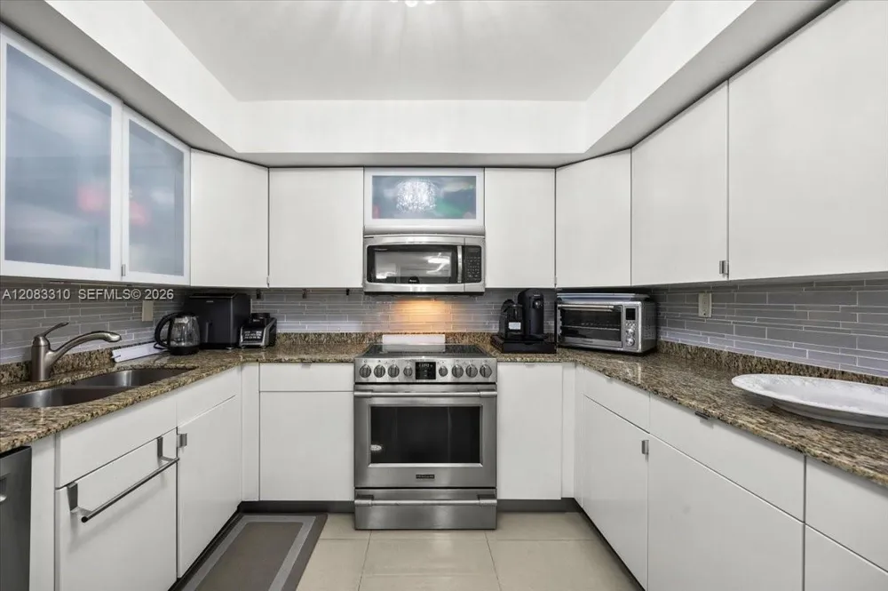 800 Parkview Dr #709 Hallandale Beach, FL 33009