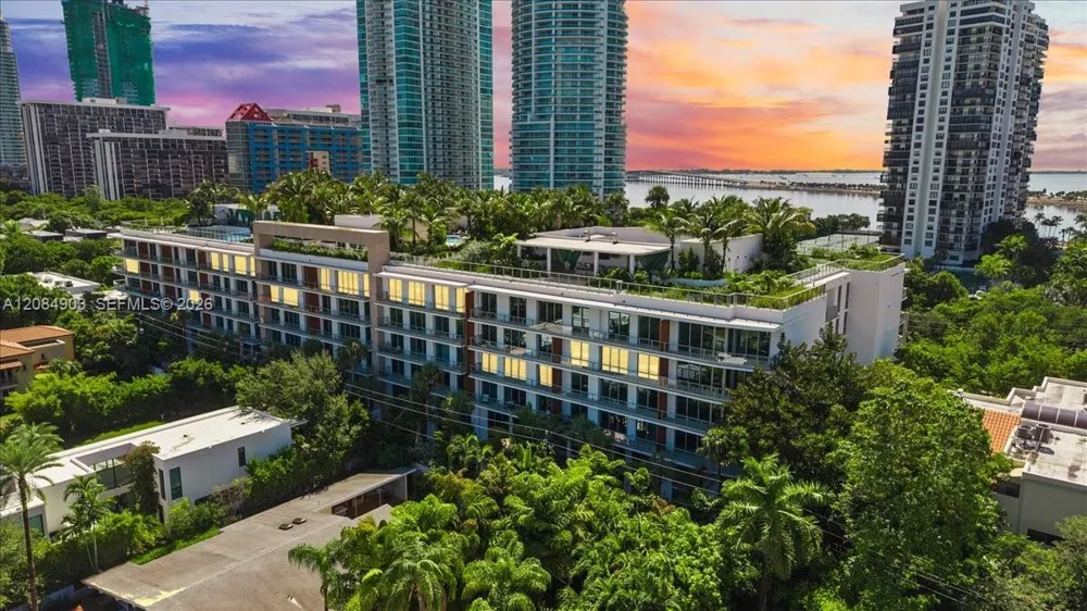 2200 Brickell Avenue #422 Miami, FL 33129