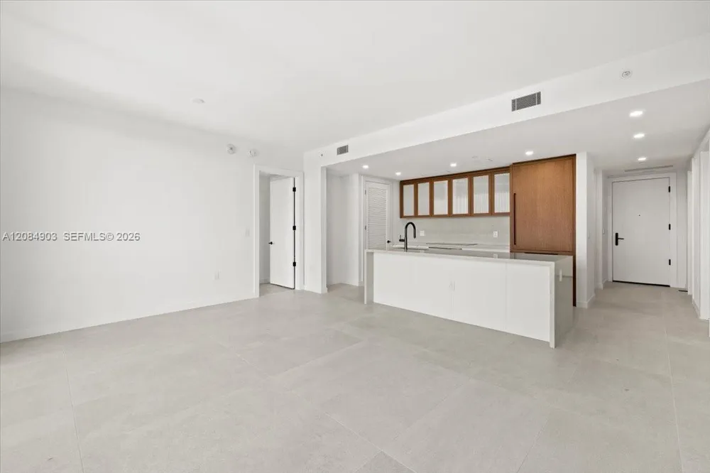 2200 Brickell Avenue #422 Miami, FL 33129
