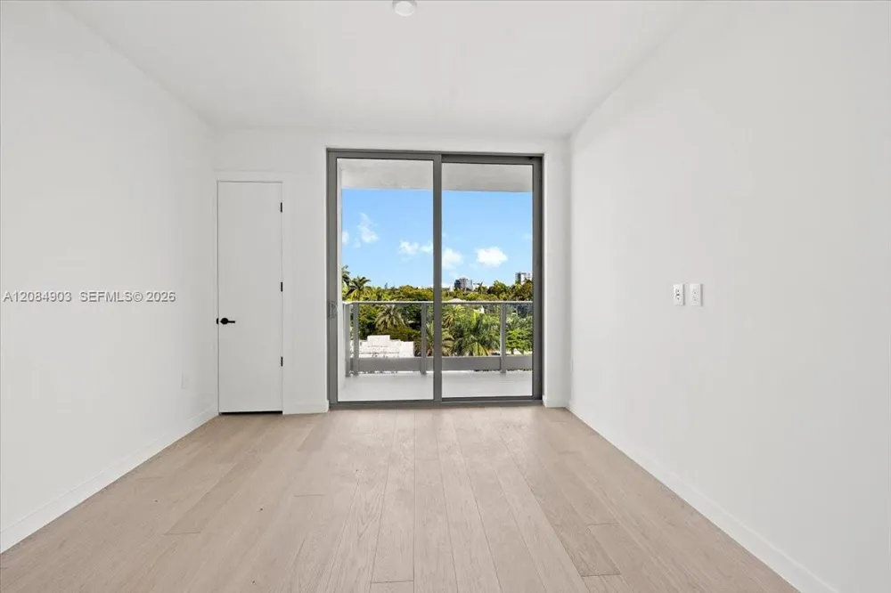 2200 Brickell Avenue #422 Miami, FL 33129