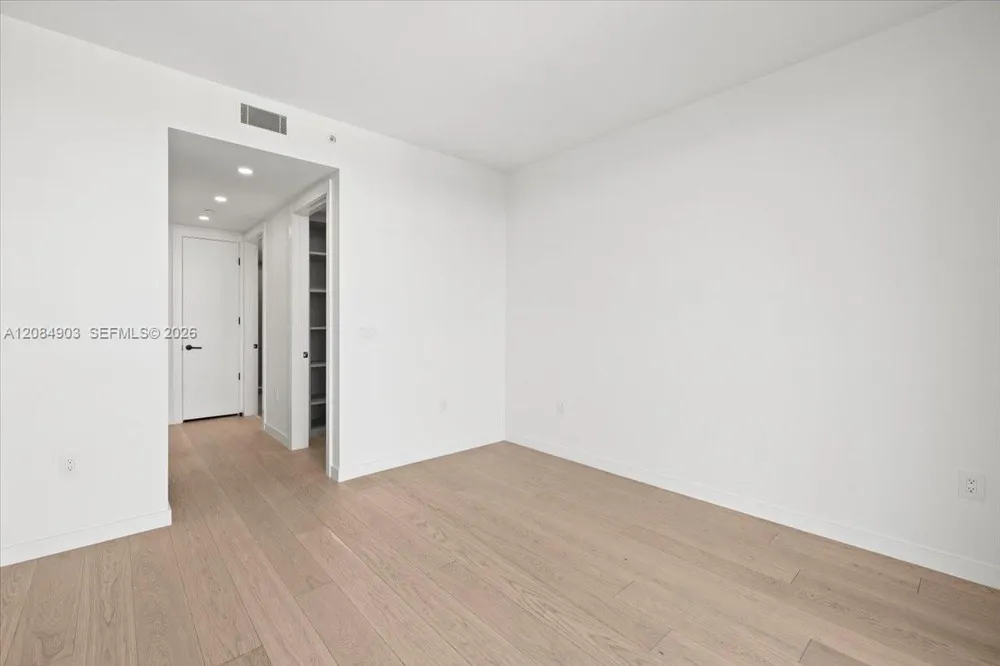 2200 Brickell Avenue #422 Miami, FL 33129