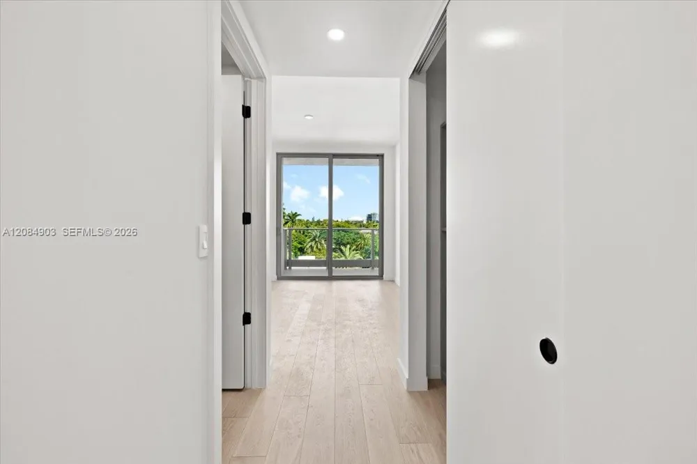 2200 Brickell Avenue #422 Miami, FL 33129